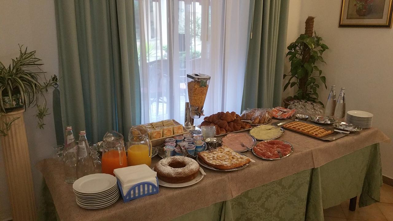 Albergo Livorno Кашана Терме Екстериор снимка